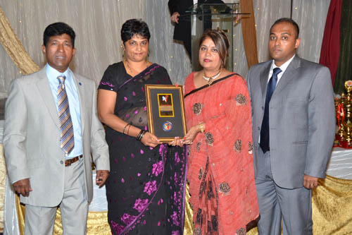 Daya Naidoo - award - 1